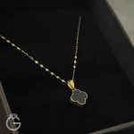 آویز گل با سنگ اونیکس مشکی