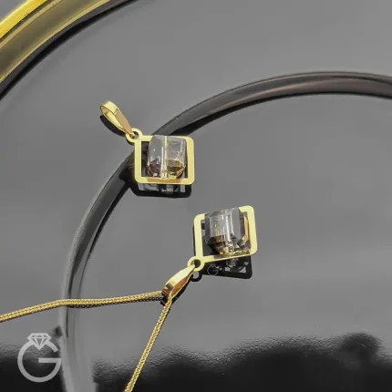 آویز طلای سواروسکی مربعی هفت رنگ و مشکی