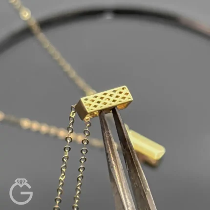 گردنبند طلای مستطیل سه بعدی