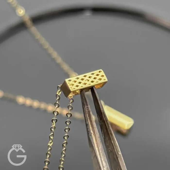 گردنبند طلای مستطیل سه بعدی