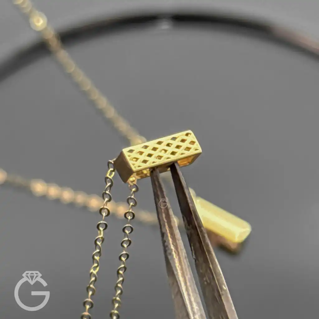 گردنبند طلای مستطیل سه بعدی (3) گردنبند طلای مستطیل سه بعدی