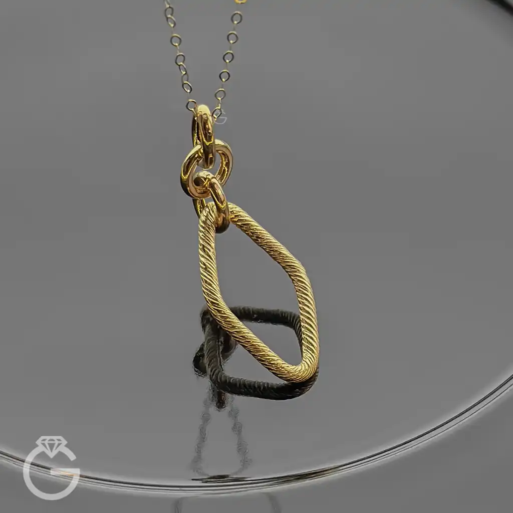 آویز طلای لوزی زنجیری کد 34141 (2) آویز طلای لوزی زنجیری کد 34141