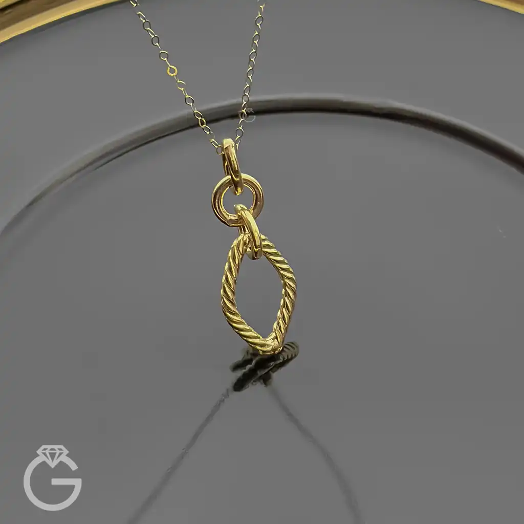 آویز طلای لوزی زنجیری کد 34141 (4) آویز طلای لوزی زنجیری کد 34141