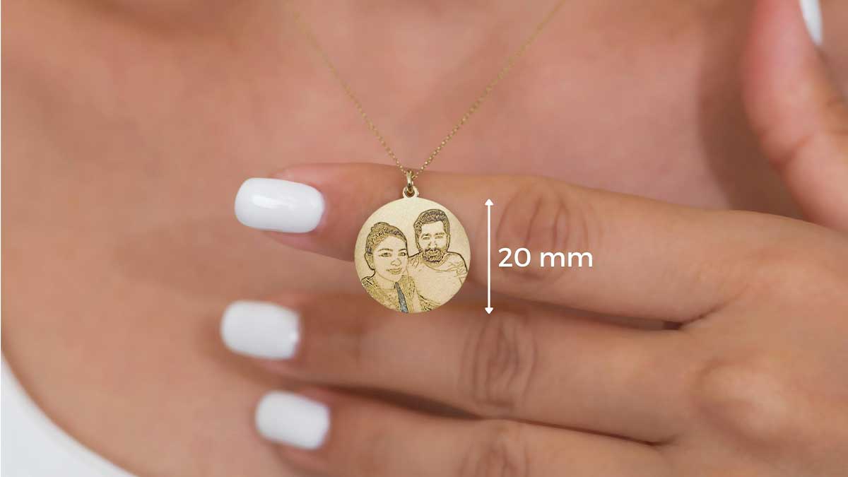 تبدیل پلاک گردن تمام طلا به هدیه‌ای شخصی‌سازی‌ شده