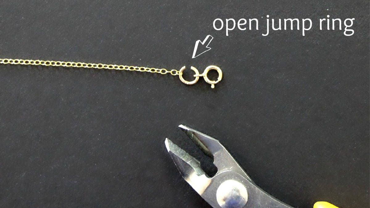 مراحل کوتاه کردن زنجیر گردنبند طلا