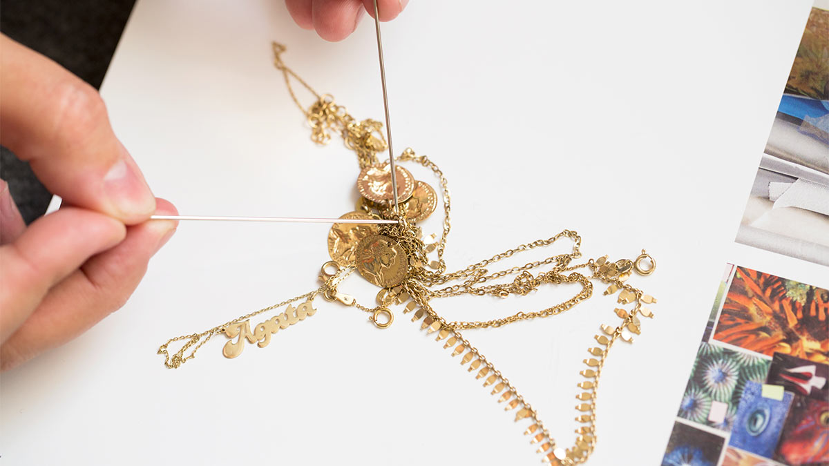 روش‌های اصولی باز کردن گره گردنبند طلا