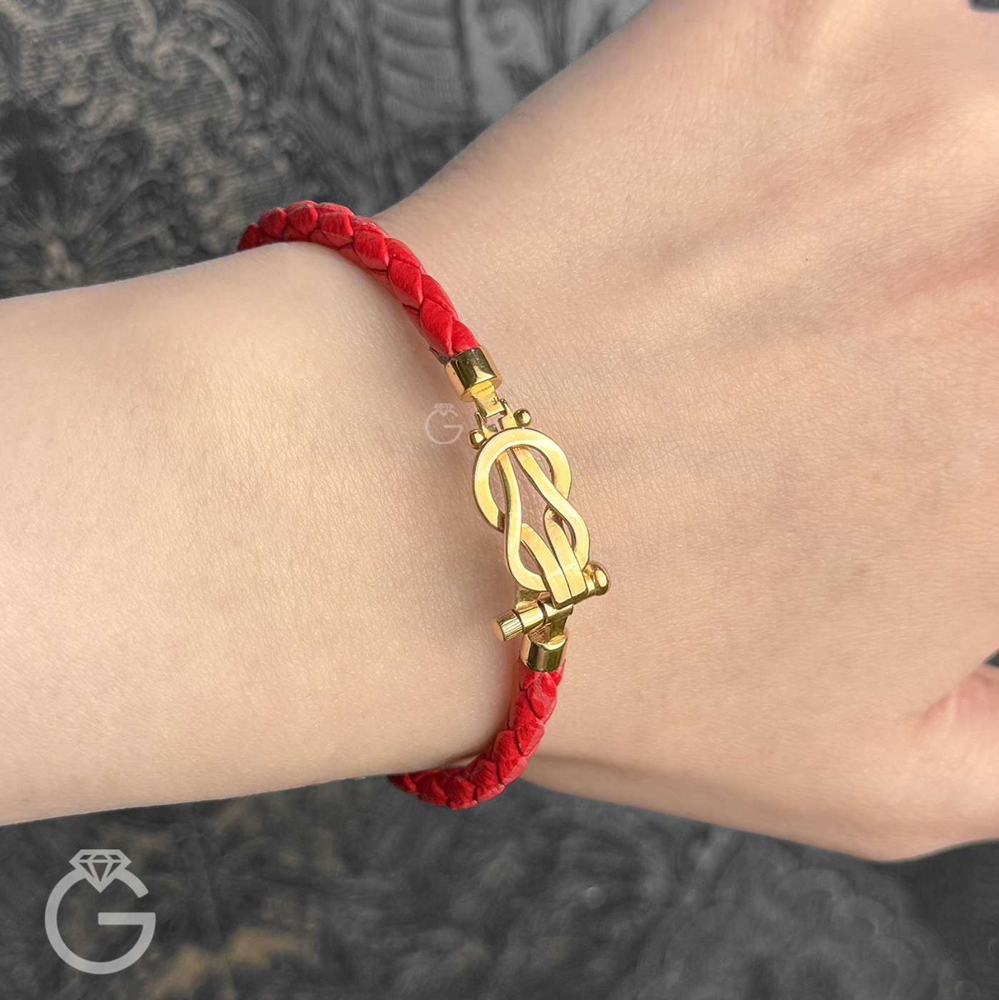 دستبند طلا و چرم امگا