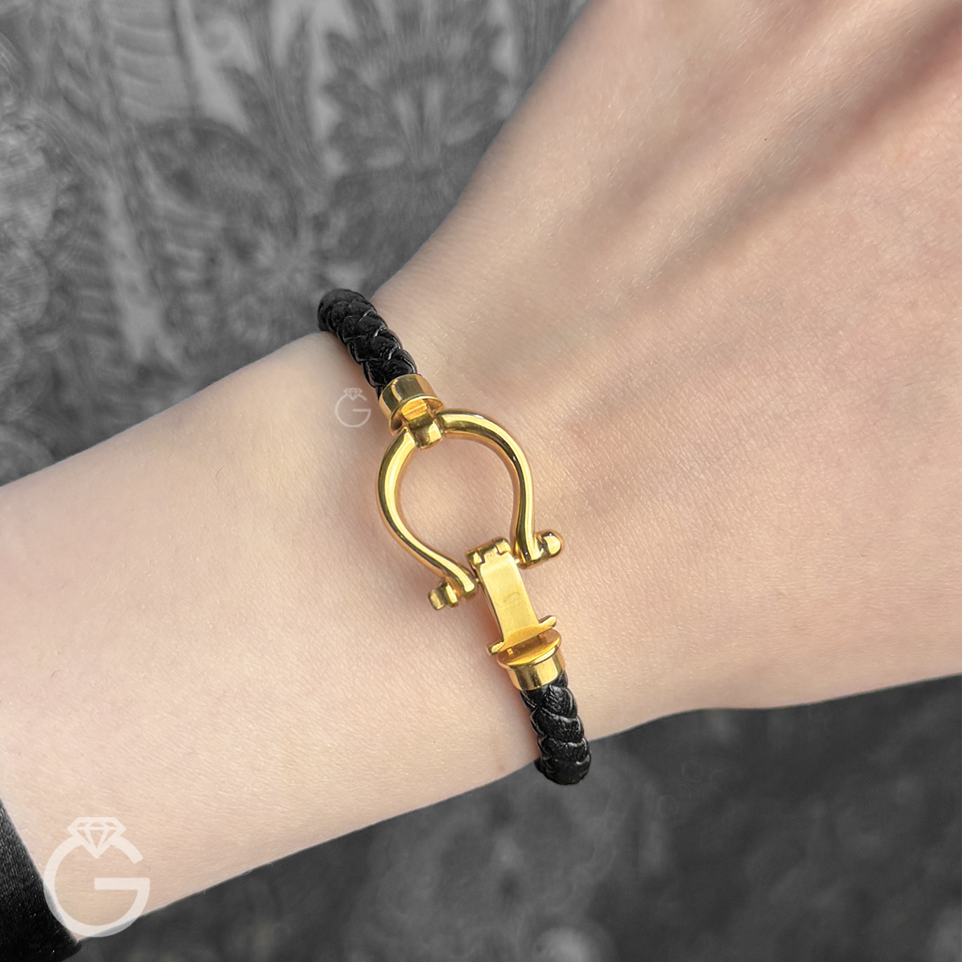 دستبند طلا و چرم فرد