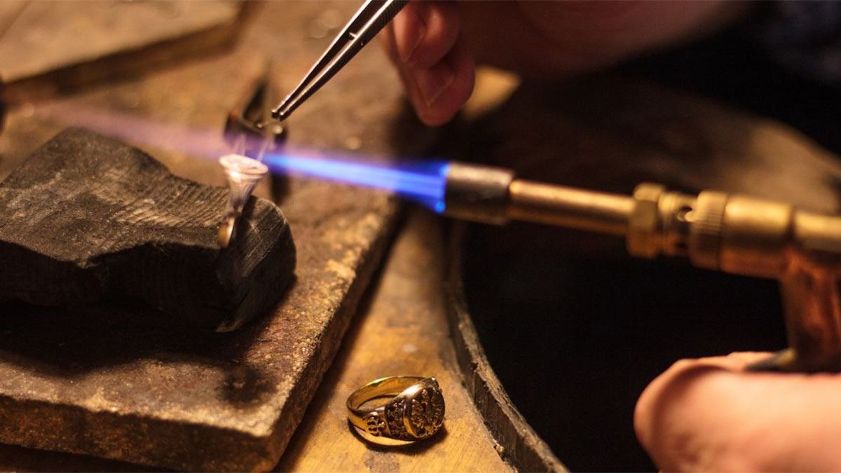 پشت صحنه ساخت اکسسوری طلا | از طراحی تا ریخته گری و پرداخت نهایی