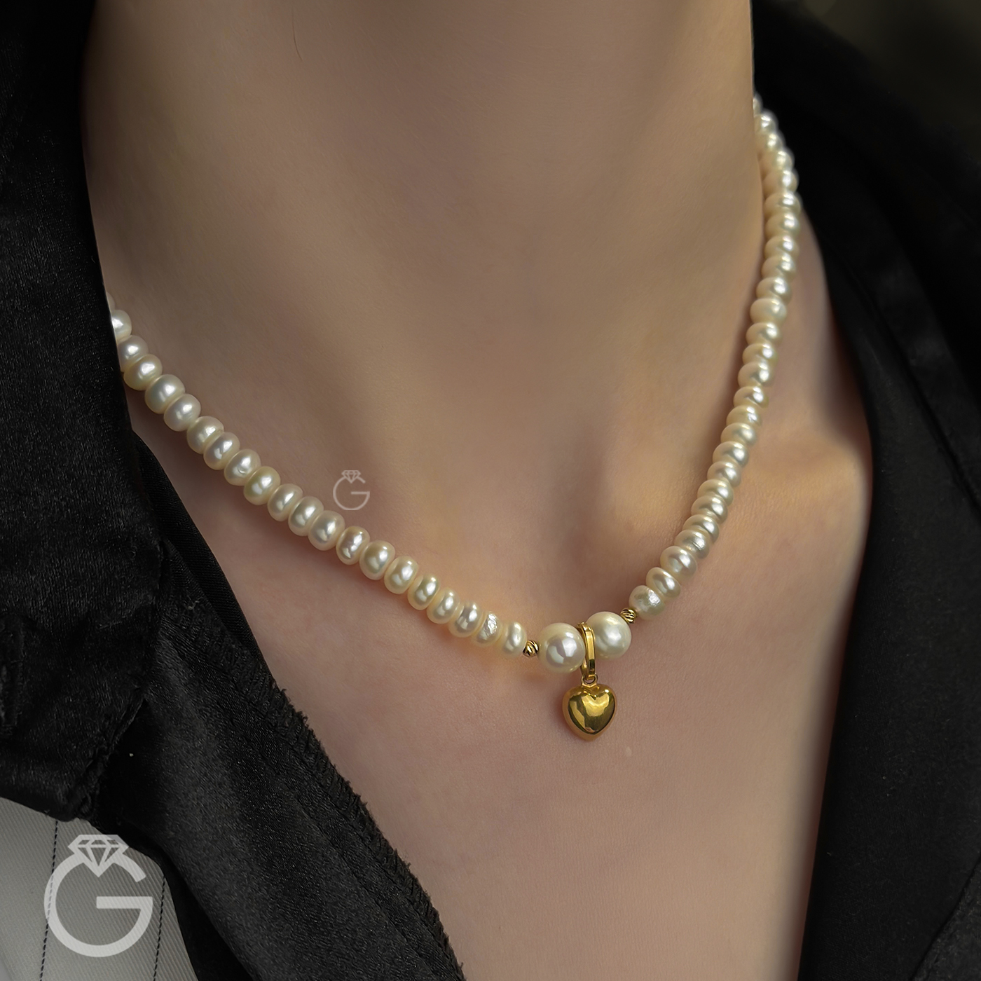 گردنبند مروارید اصل و آویز قلب طلا