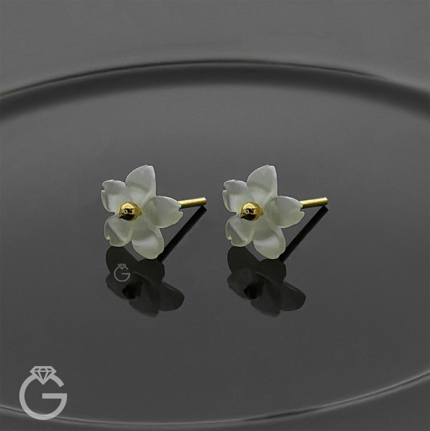 گوشواره طلا میخی طرح گل صدفی (1)