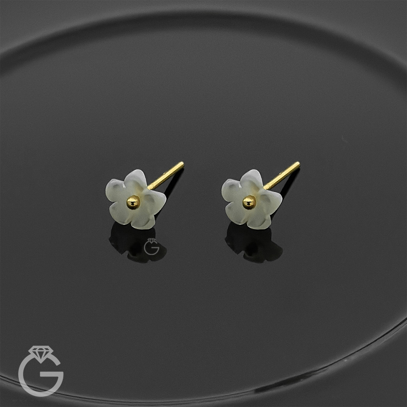 گوشواره طلا میخی طرح گل صدفی (2)