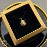 آویز طلا انار مینیمال طرح 2