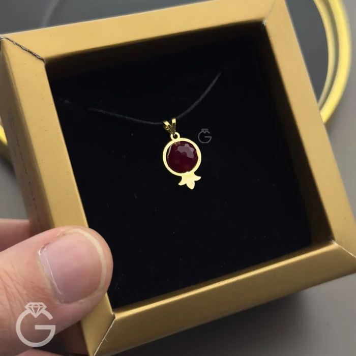 آویز طلای انار با سنگ عقیق