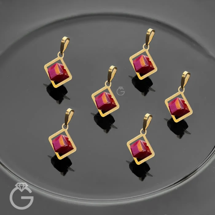 آویز طلای سواروسکی قرمز مربعی