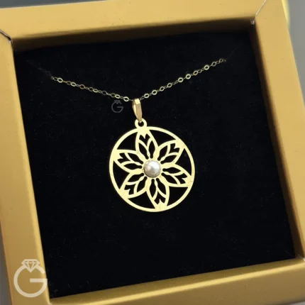 آویز طلای لیزری مروارید طرح گل