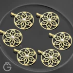 آویز طلای لیزری مروارید طرح گل