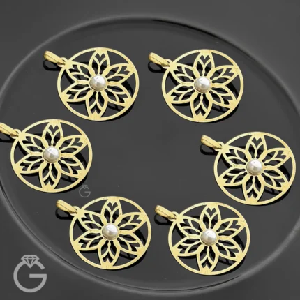 آویز طلای لیزری مروارید طرح گل